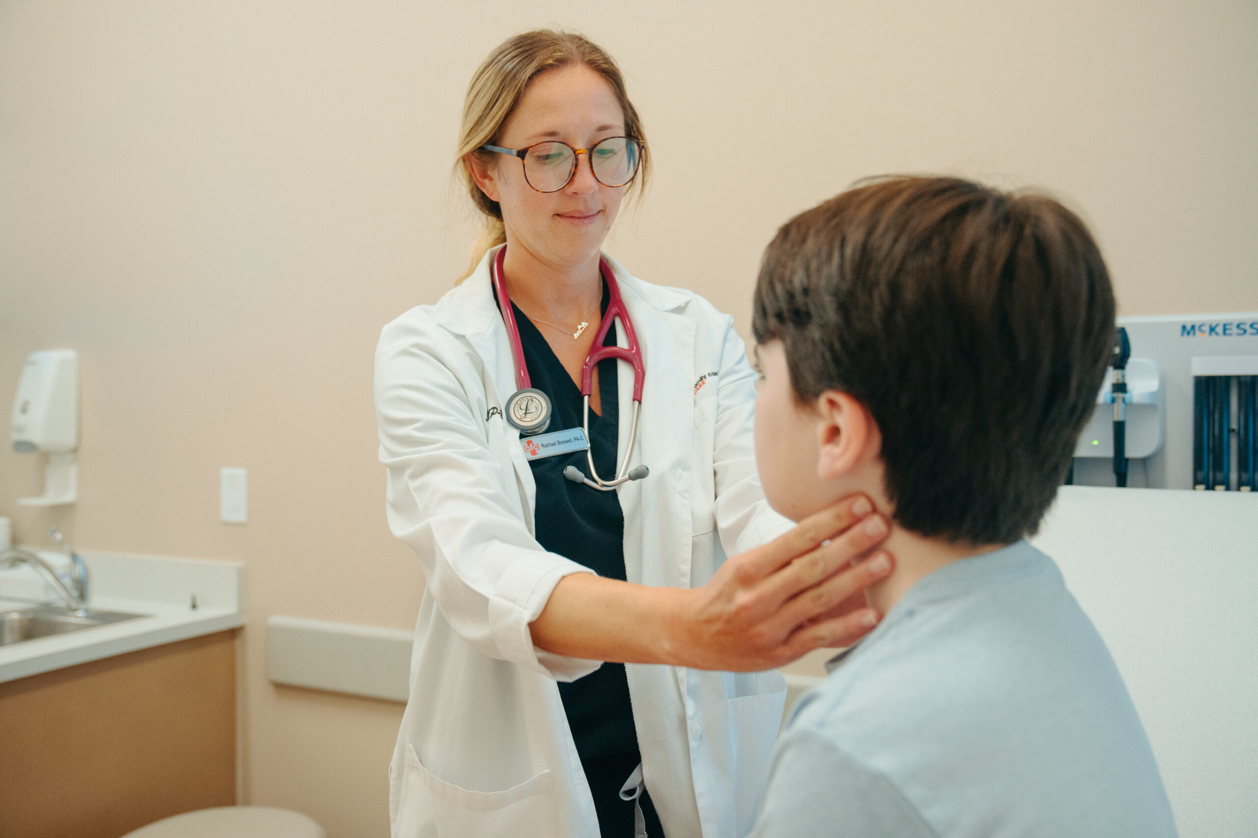 AFC provider checks child's lymph nodes for RSV